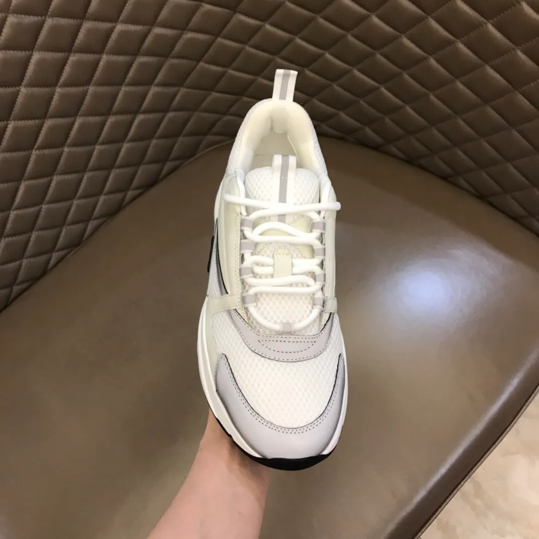 Factory price: 480💰 ◾️▫️Dior D®️ x 🆕 (high version) B22 men's jogging fashion sneakers, this single product draws inspiration from retro jogging shoes. It adopts a thick low-top design, with an upper made of black cow leather and mesh fabric, and a black and white engraved rubber sole. Black mesh fabric tongue and heel counters complement black laces, with an embossed "Di~r" logo embellishment on the side. These sneakers can be mixed and matched with a classic suit for a sporty chic look! Size: 39-45 (38, 46 can be customized)